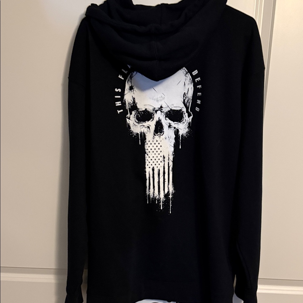 Men's Black Zip-Up Sweater with Skull Design - Picture 4 of 6